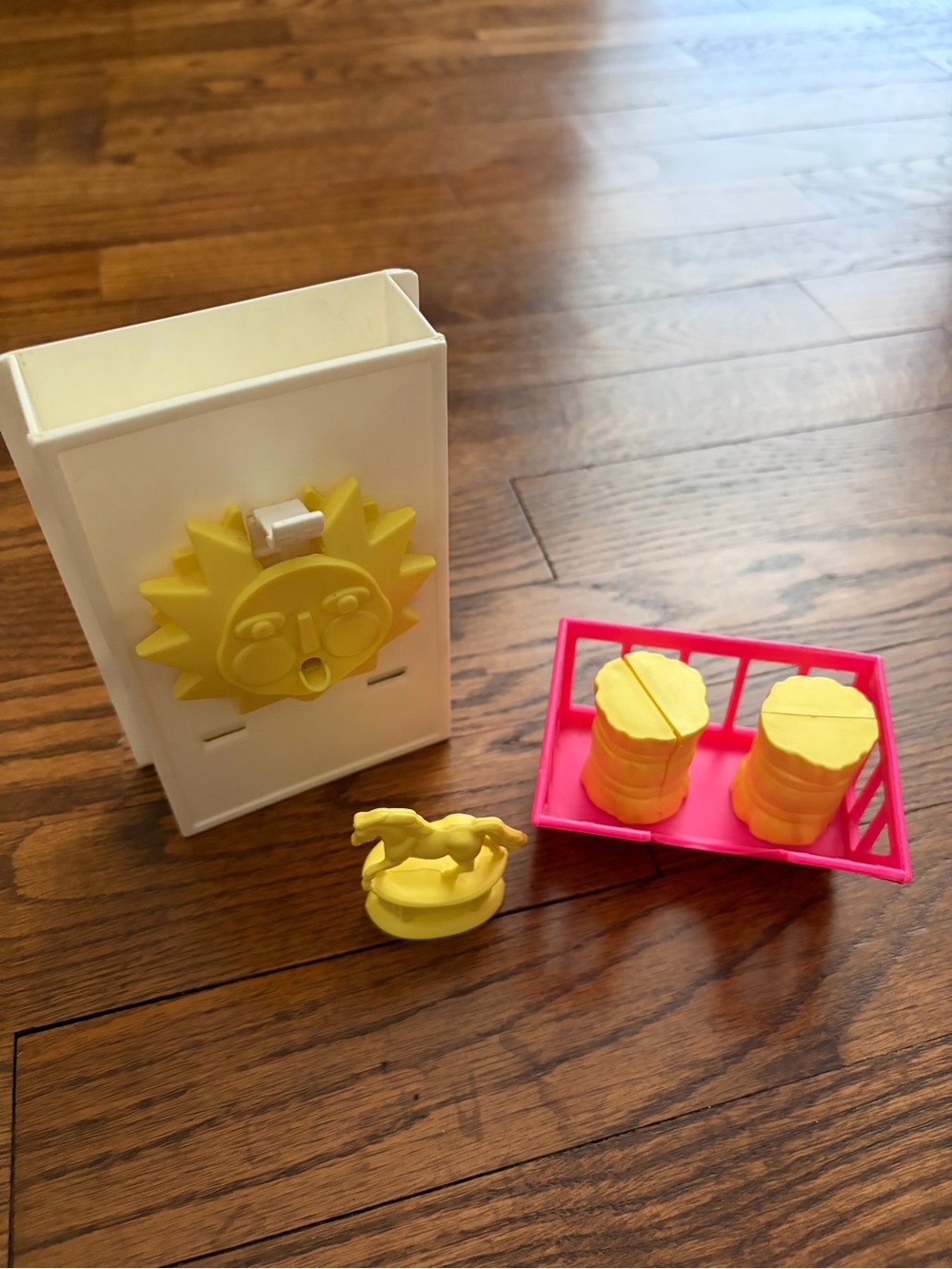 Vintage 90s Mattel Barbie Feeding Fun Stable Accessories - Incomplete